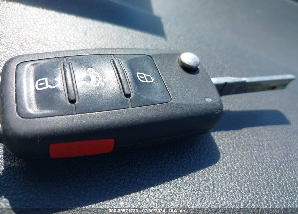 2012 VOLKSWAGEN BEETLE VIN: 3VW4A7AT4CM644146