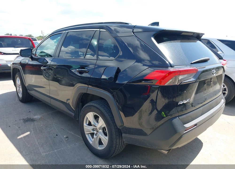 2021 TOYOTA RAV4 XLE VIN: 2T3P1RFV4MW203669