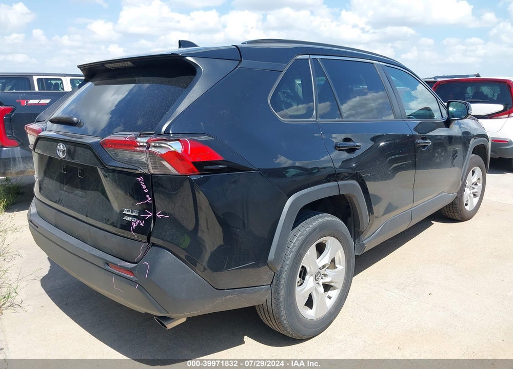 2021 TOYOTA RAV4 XLE VIN: 2T3P1RFV4MW203669