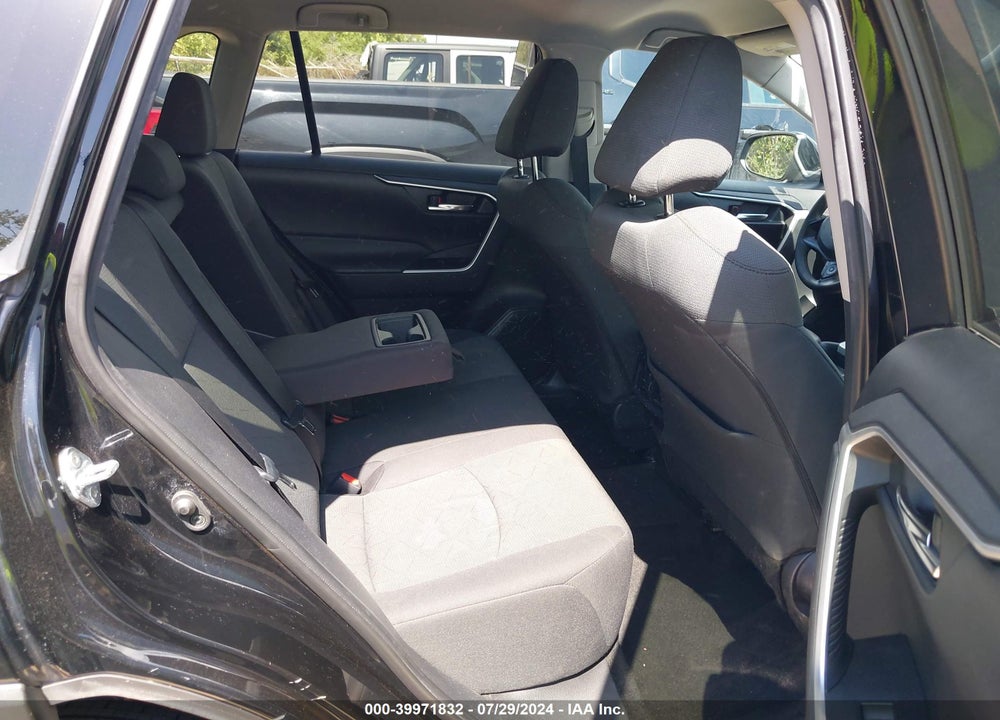 2021 TOYOTA RAV4 XLE VIN: 2T3P1RFV4MW203669