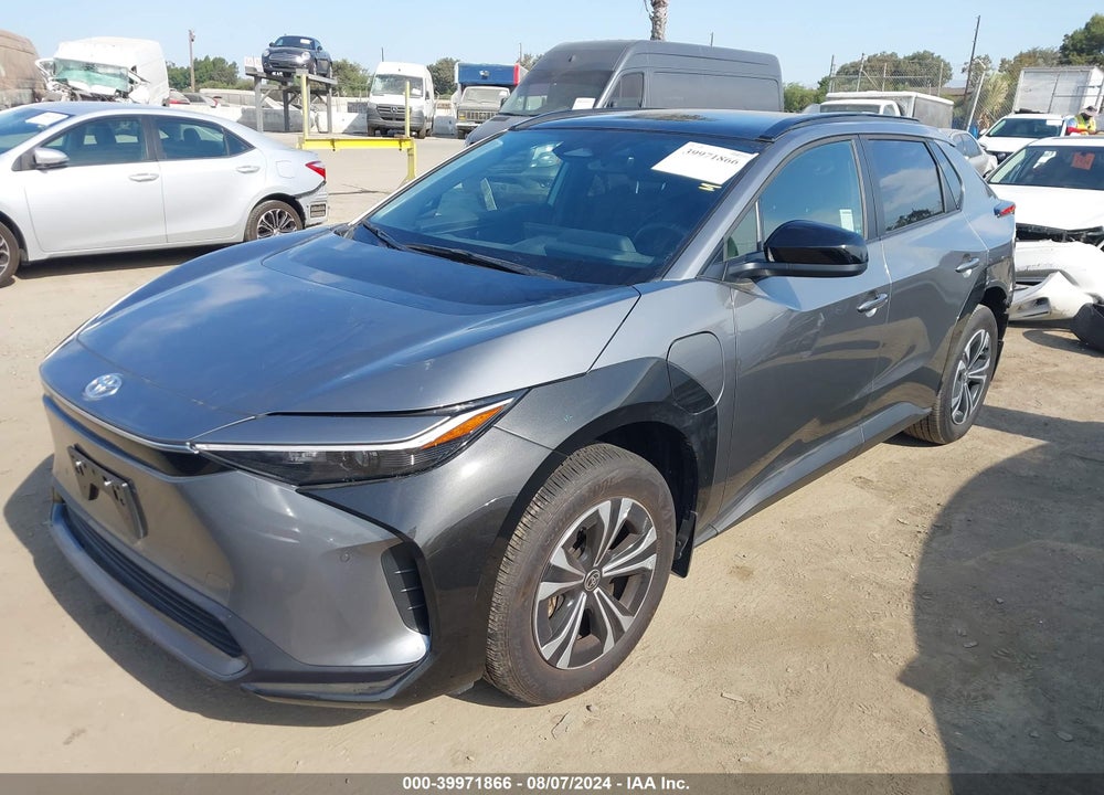 2023 TOYOTA BZ4X XLE VIN: JTMAAAAA7PA015646