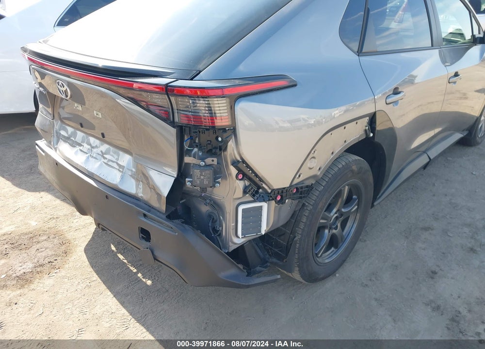 2023 TOYOTA BZ4X XLE VIN: JTMAAAAA7PA015646