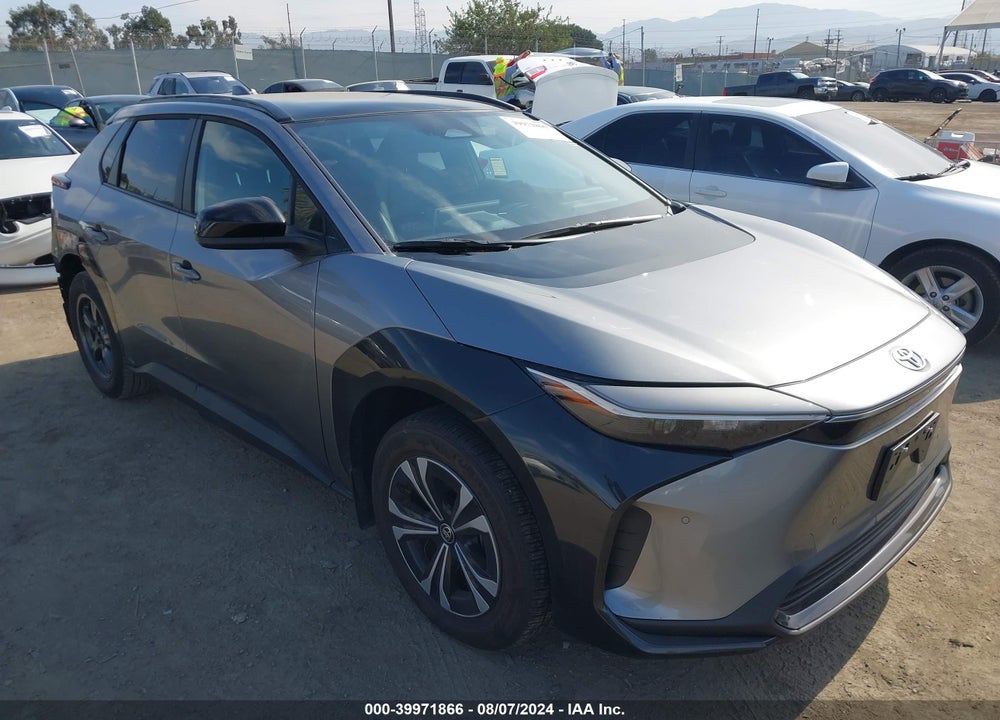 2023 TOYOTA BZ4X XLE VIN: JTMAAAAA7PA015646