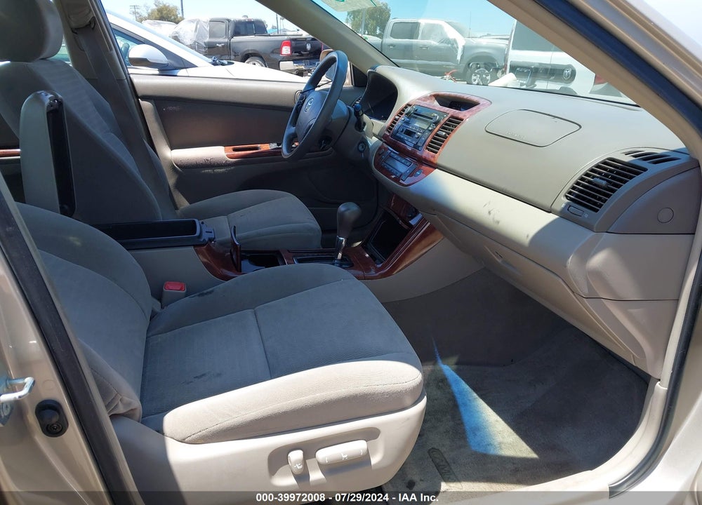 2005 TOYOTA CAMRY XLE VIN: 4T1BE32K95U521689