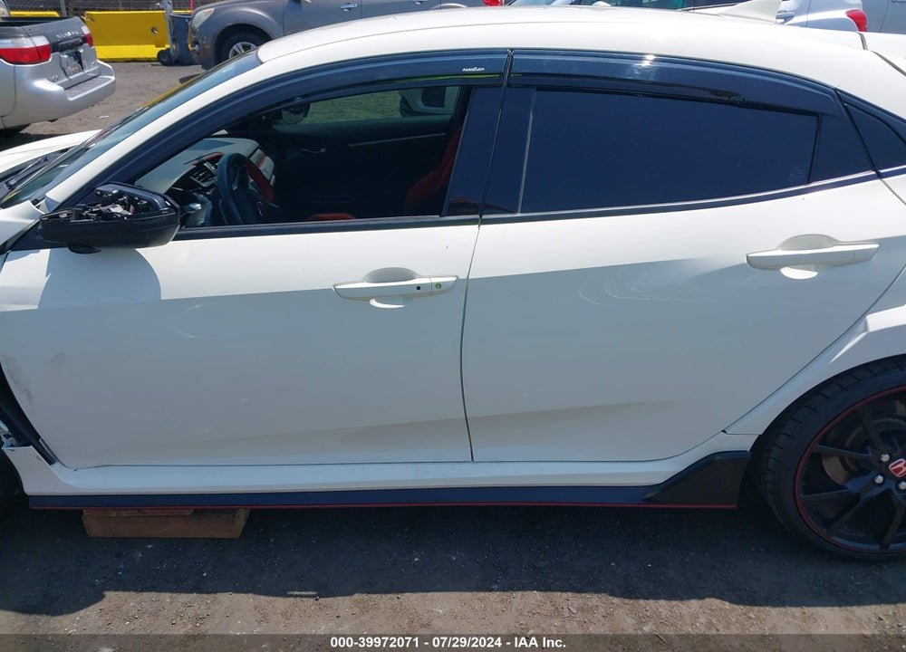 2018 HONDA CIVIC TYPE-R TOURING VIN: SHHFK8G7XJU202139