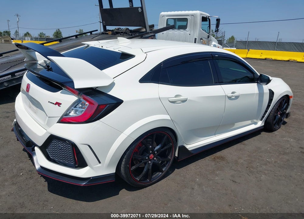 2018 HONDA CIVIC TYPE-R TOURING VIN: SHHFK8G7XJU202139