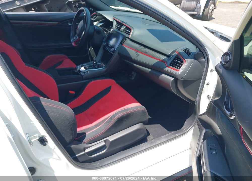 2018 HONDA CIVIC TYPE-R TOURING VIN: SHHFK8G7XJU202139