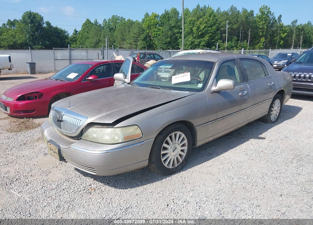 2003 LINCOLN TOWN CAR VIN: 1LNHM82W63Y611692
