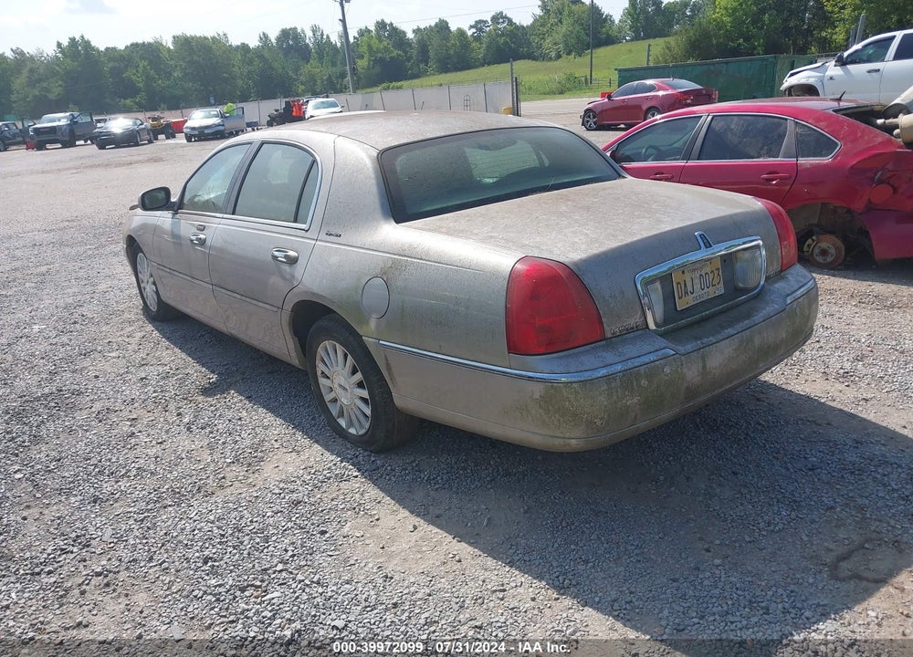 2003 LINCOLN TOWN CAR VIN: 1LNHM82W63Y611692