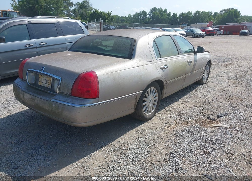2003 LINCOLN TOWN CAR VIN: 1LNHM82W63Y611692