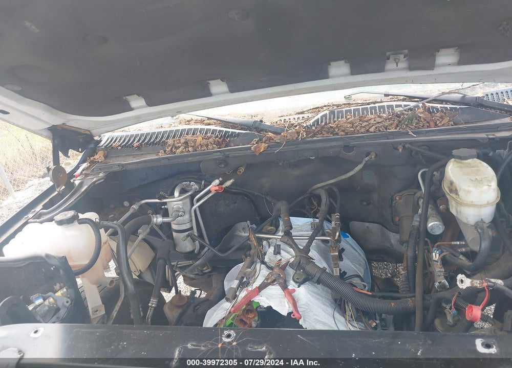2005 CHEVROLET SUBURBAN 1500 LS VIN: 3GNFK16Z85G280552