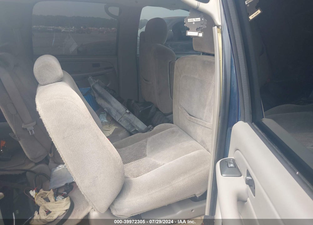 2005 CHEVROLET SUBURBAN 1500 LS VIN: 3GNFK16Z85G280552