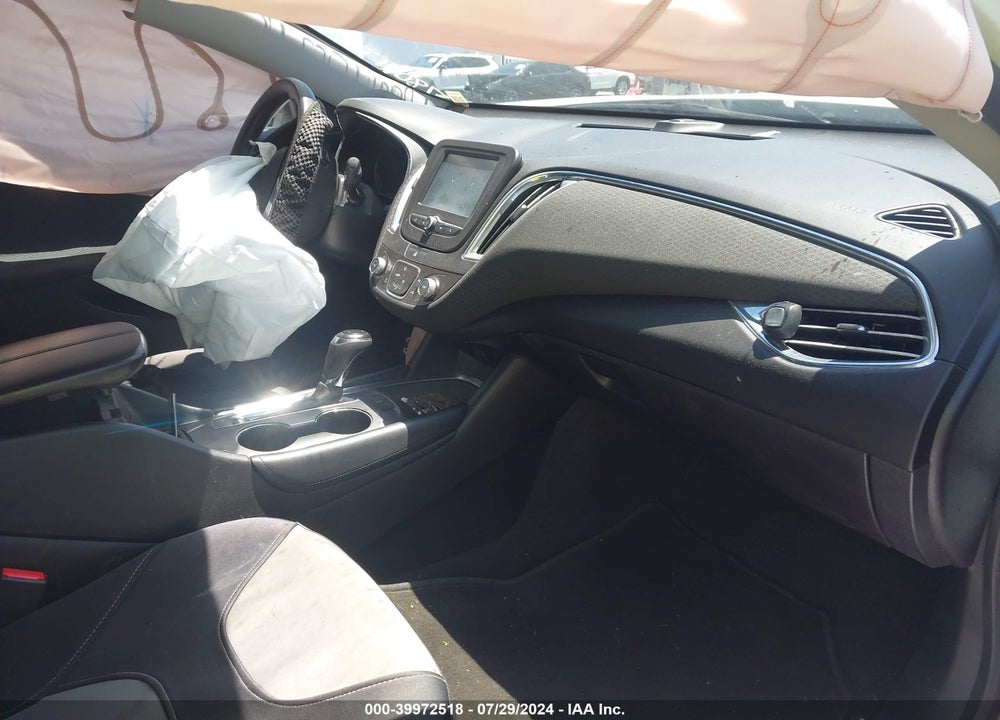 2018 CHEVROLET MALIBU LT VIN: 1G1ZD5ST4JF132511