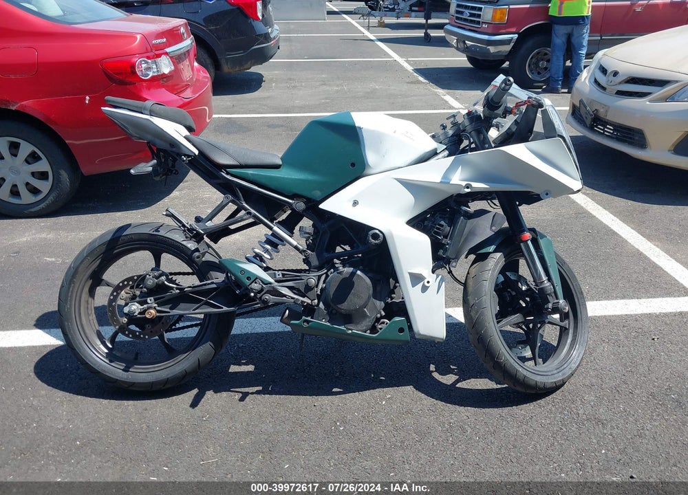2022 KTM 390 RC VIN: MD2JYJ400NC214824
