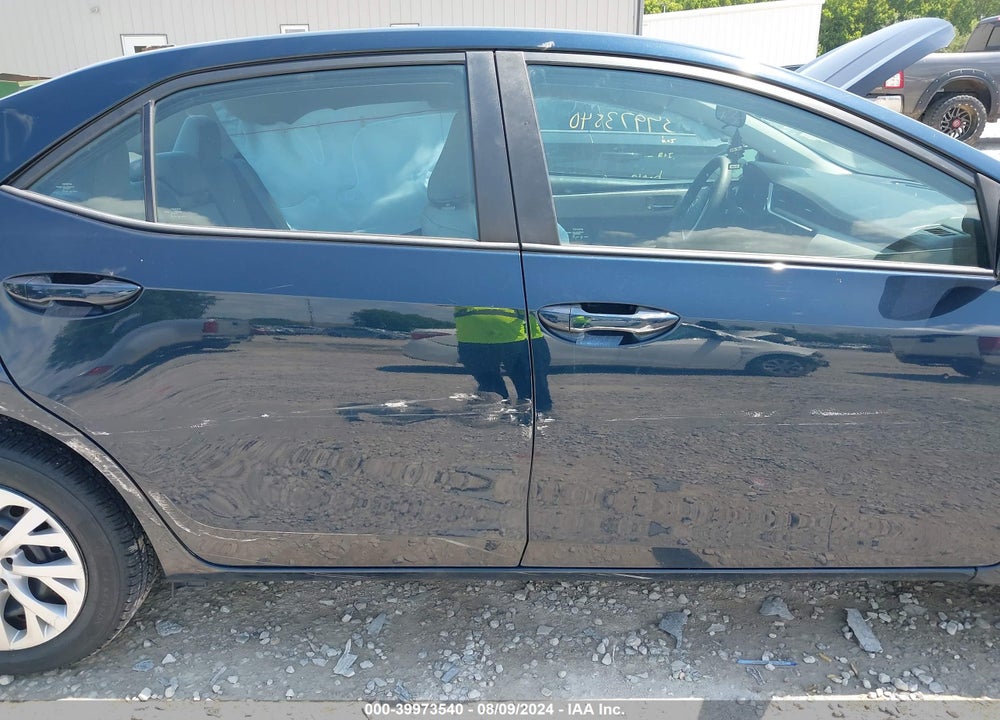 2018 TOYOTA COROLLA LE VIN: 2T1BURHE3JC032031