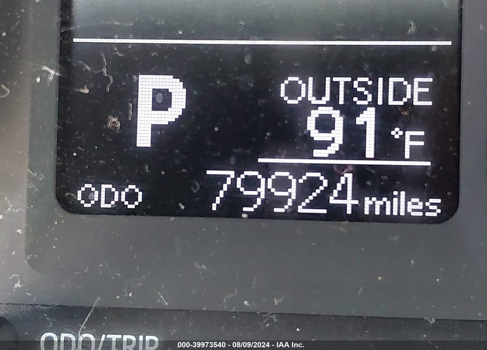 2018 TOYOTA COROLLA LE VIN: 2T1BURHE3JC032031