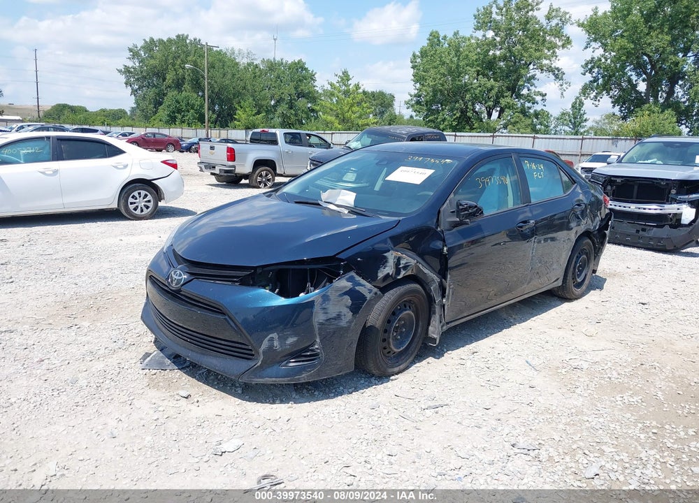 2018 TOYOTA COROLLA LE VIN: 2T1BURHE3JC032031