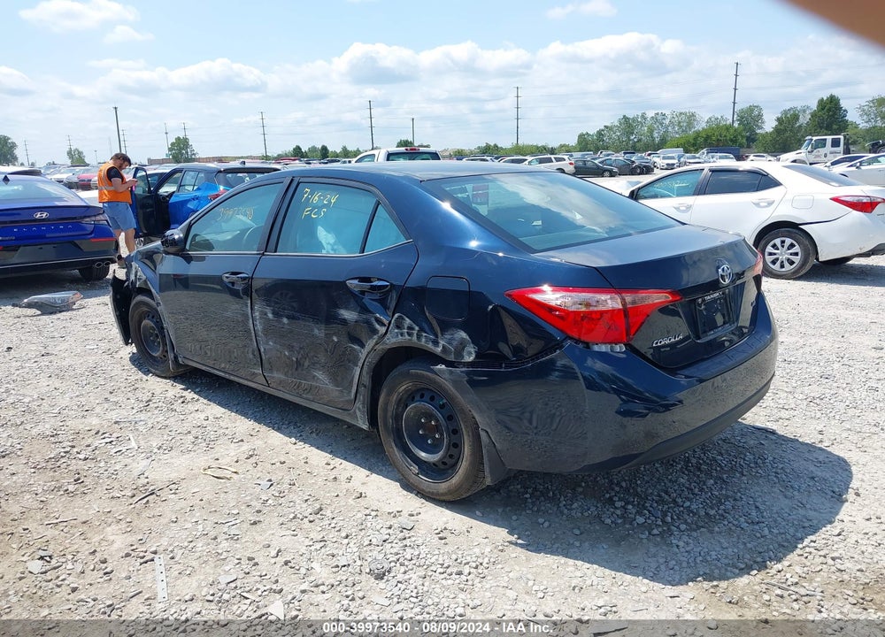 2018 TOYOTA COROLLA LE VIN: 2T1BURHE3JC032031