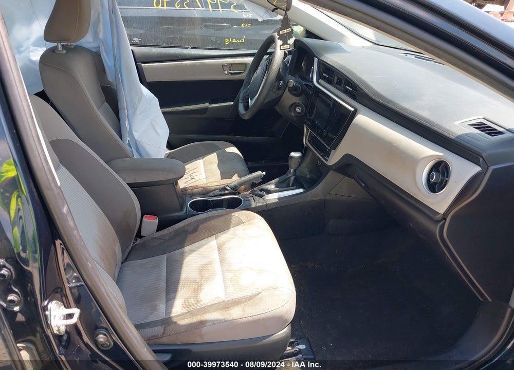 2018 TOYOTA COROLLA LE VIN: 2T1BURHE3JC032031