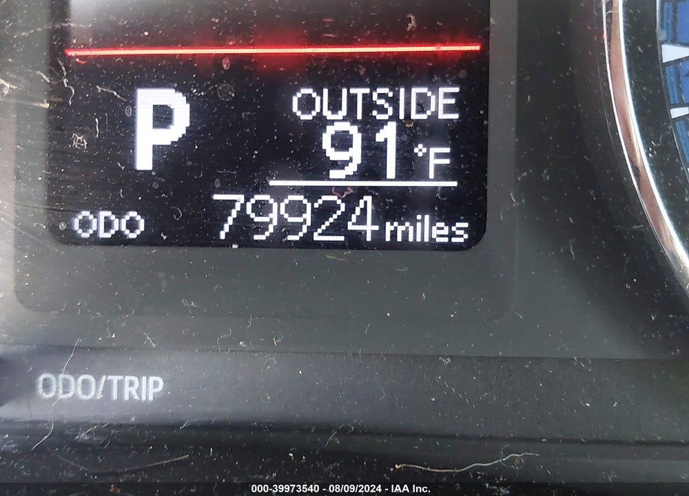 2018 TOYOTA COROLLA LE VIN: 2T1BURHE3JC032031