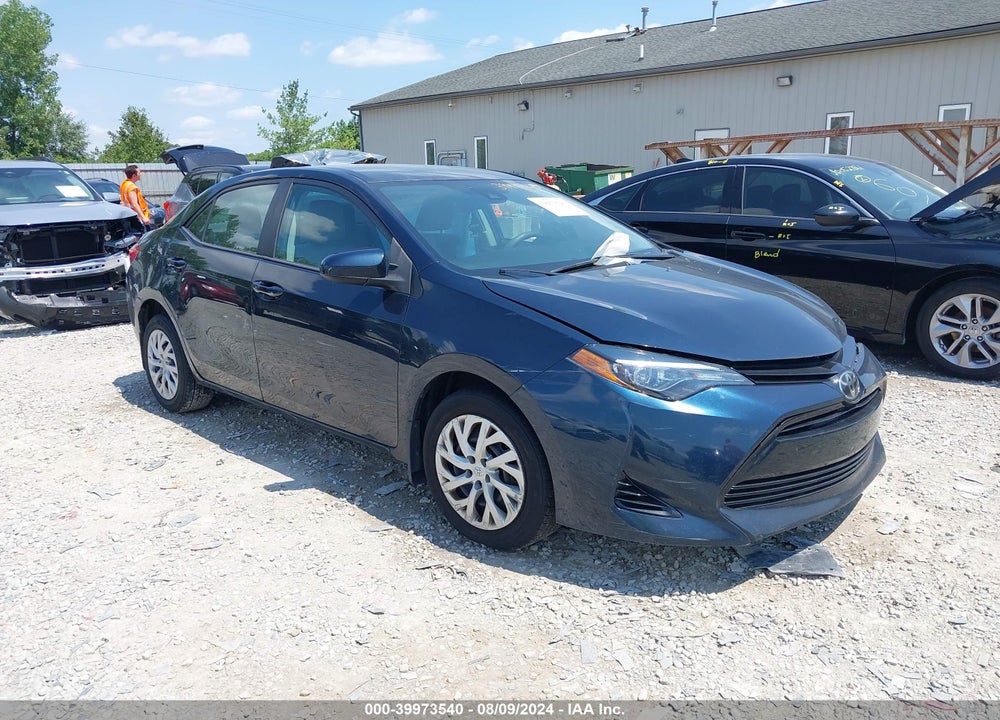 2018 TOYOTA COROLLA LE VIN: 2T1BURHE3JC032031