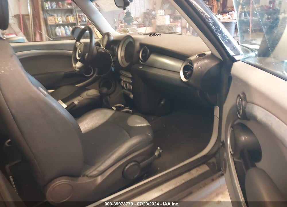2007 MINI COOPER S VIN: WMWMF73587TT80971