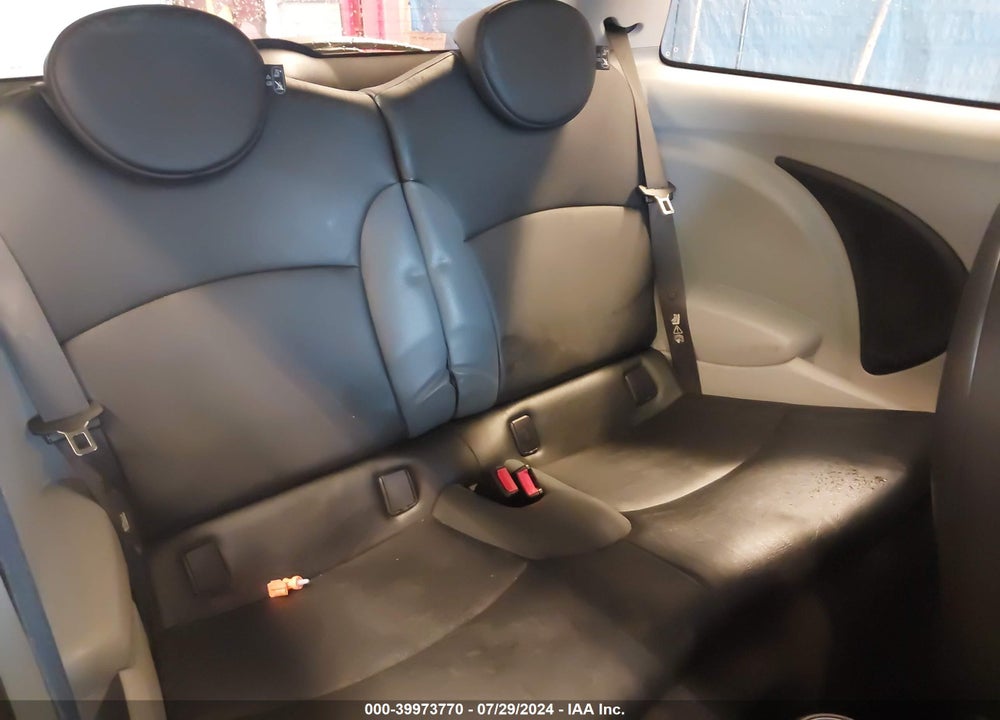 2007 MINI COOPER S VIN: WMWMF73587TT80971