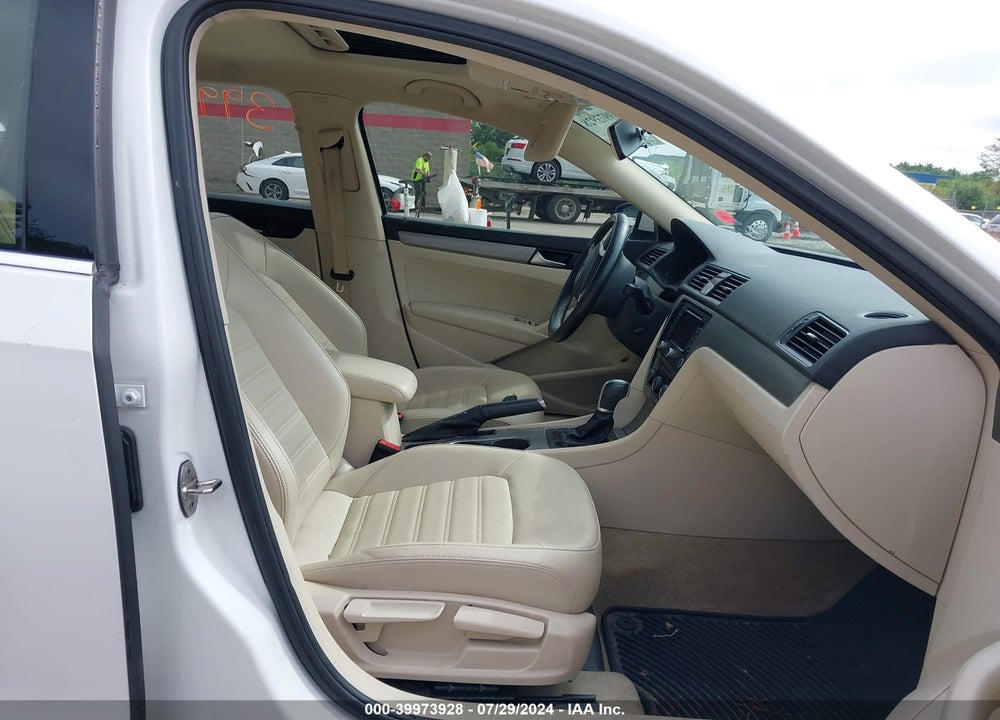 2015 VOLKSWAGEN PASSAT VIN: 1VWBT7A31FC099899