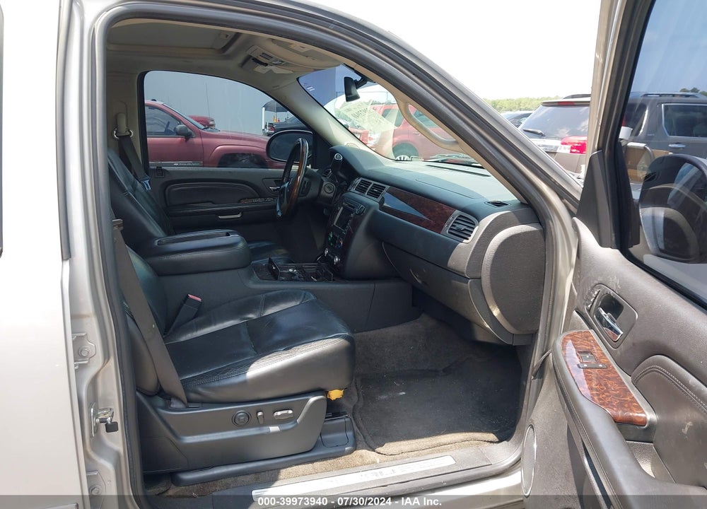 2009 GMC YUKON XL 1500 DENALI VIN: 1GKFK06249R163857