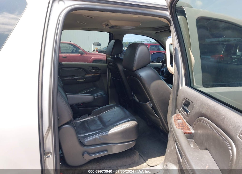 2009 GMC YUKON XL 1500 DENALI VIN: 1GKFK06249R163857