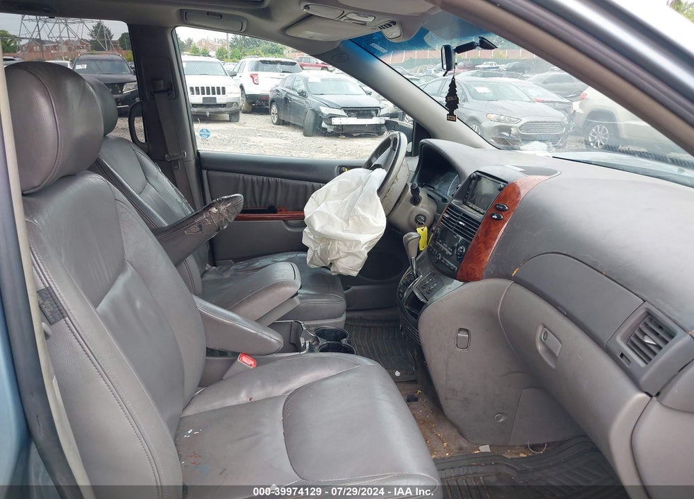 2005 TOYOTA SIENNA XLE VIN: 5TDZA22C25S342058