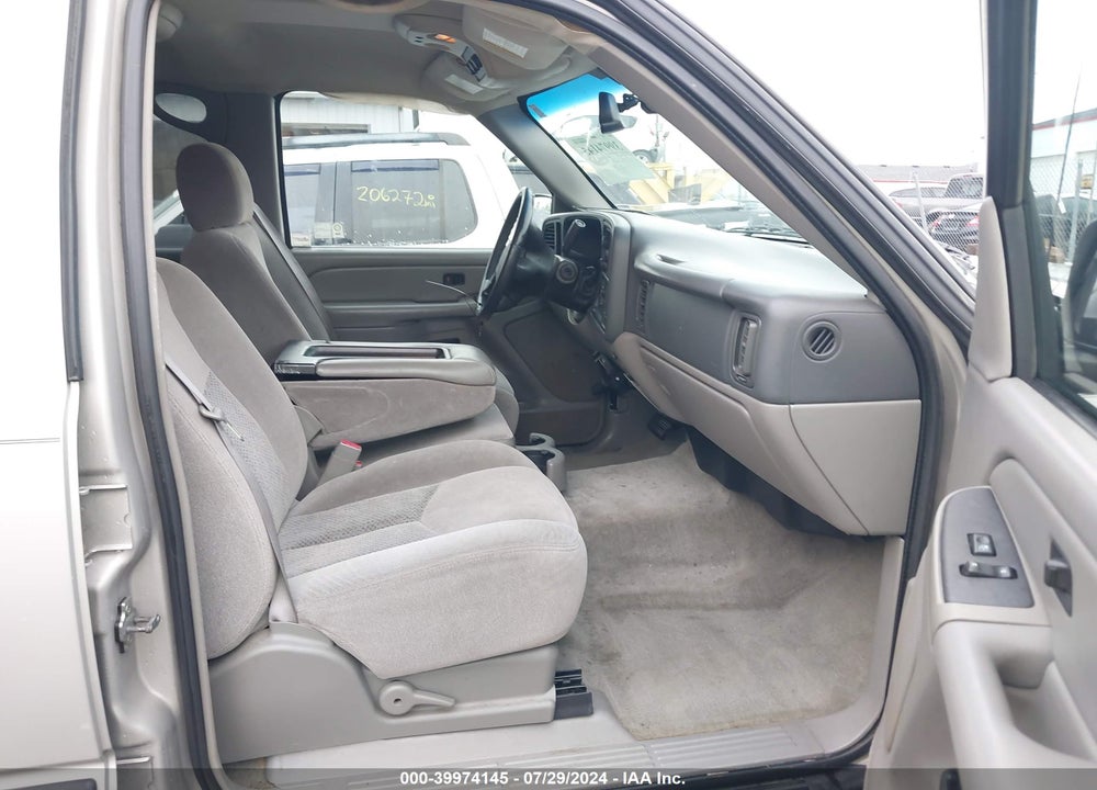 2005 CHEVROLET TAHOE LS VIN: 1GNEC13VX5J165430