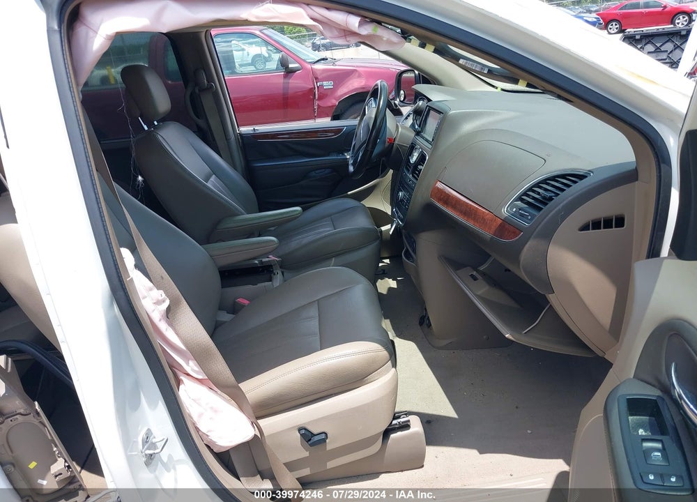 2011 CHRYSLER TOWN & COUNTRY TOURING-L VIN: 2A4RR8DG1BR714516