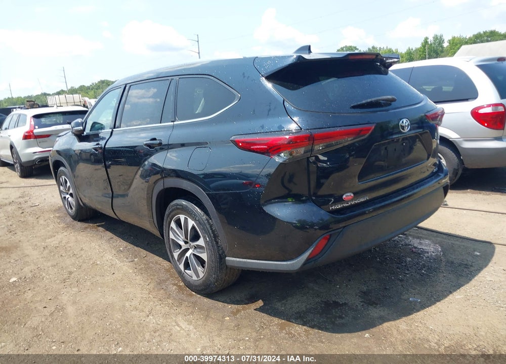 2021 TOYOTA HIGHLANDER XLE VIN: 5TDGZRAH1MS052317