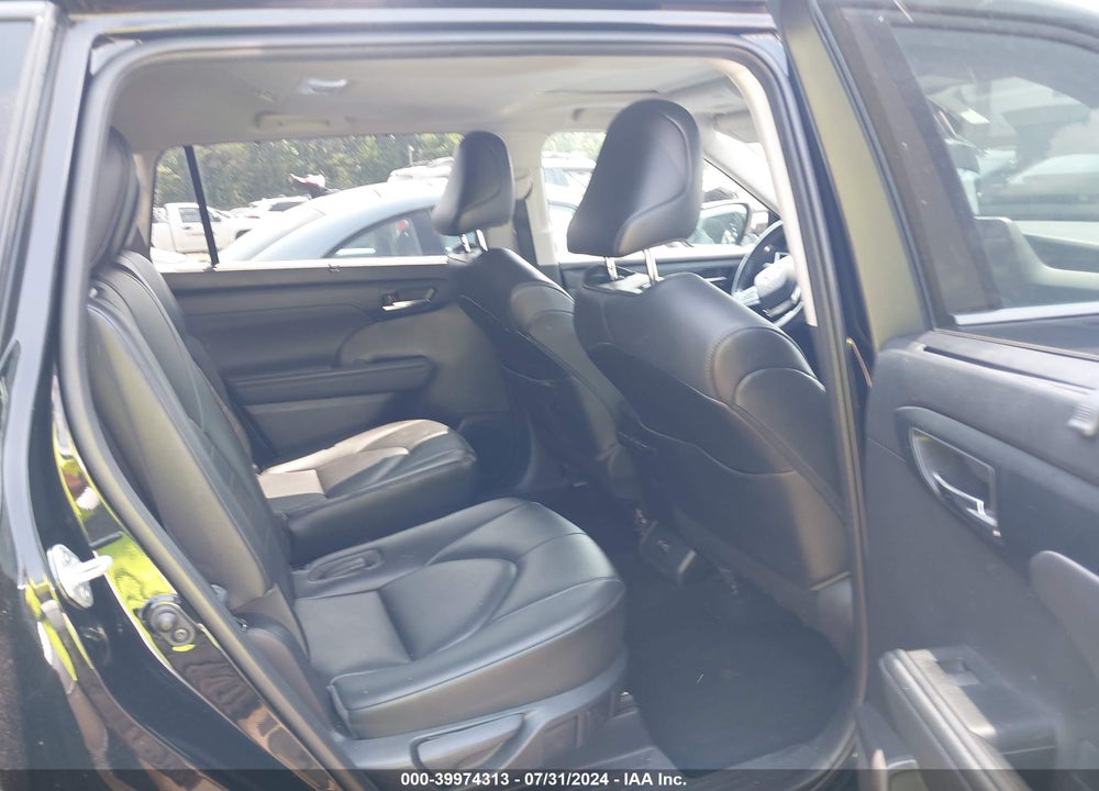 2021 TOYOTA HIGHLANDER XLE VIN: 5TDGZRAH1MS052317