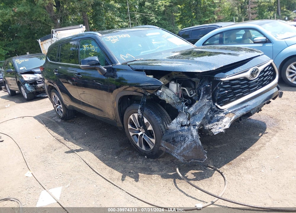 2021 TOYOTA HIGHLANDER XLE VIN: 5TDGZRAH1MS052317