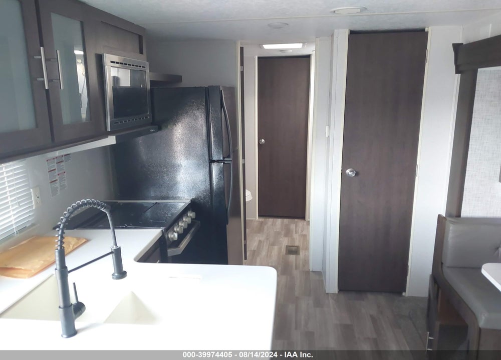 2019 SALEM BY FOREST RIVE M-36BHDS VIN: 4X4TSMM26K8065489