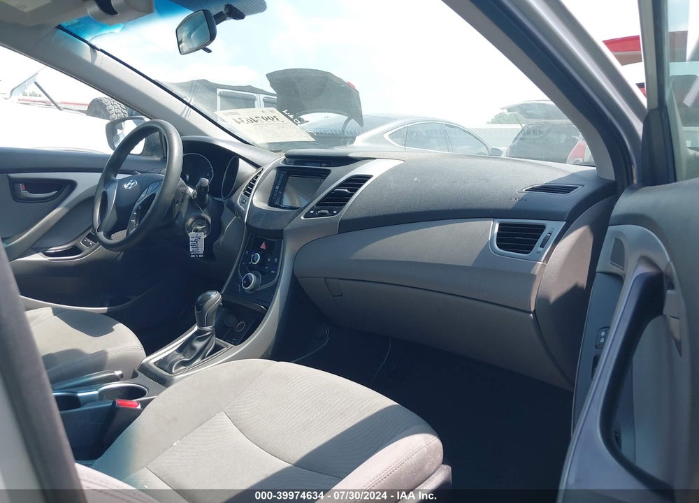 2015 HYUNDAI ELANTRA SE VIN: 5NPDH4AE8FH596319