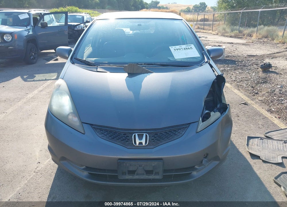 2013 HONDA FIT VIN: JHMGE8H31DC021875