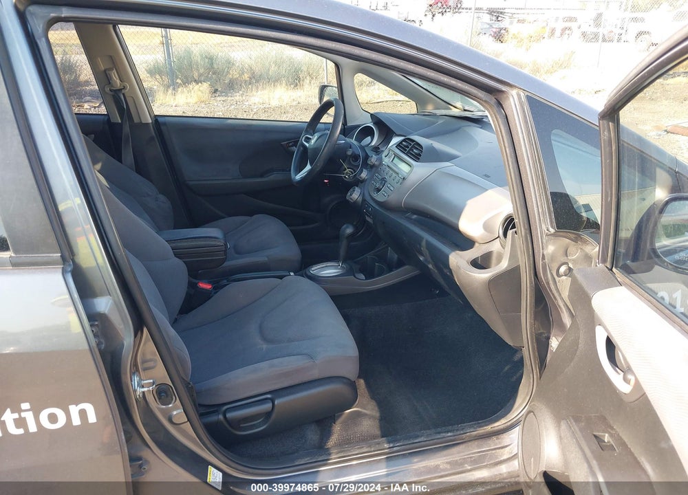 2013 HONDA FIT VIN: JHMGE8H31DC021875
