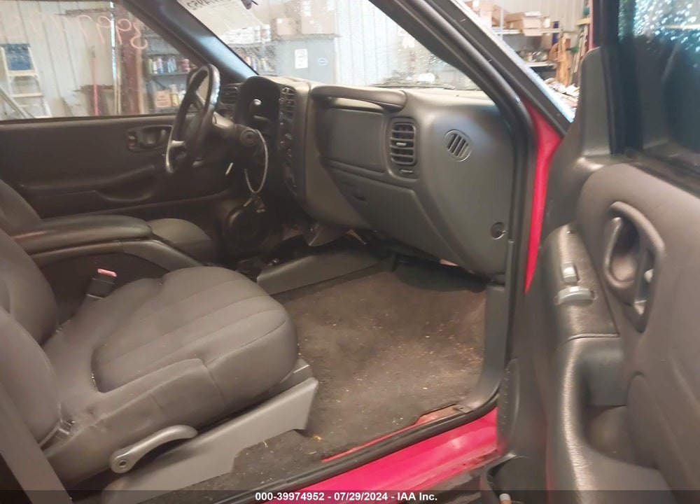 2004 CHEVROLET S-10 LS VIN: 1GCDT13X44K128467