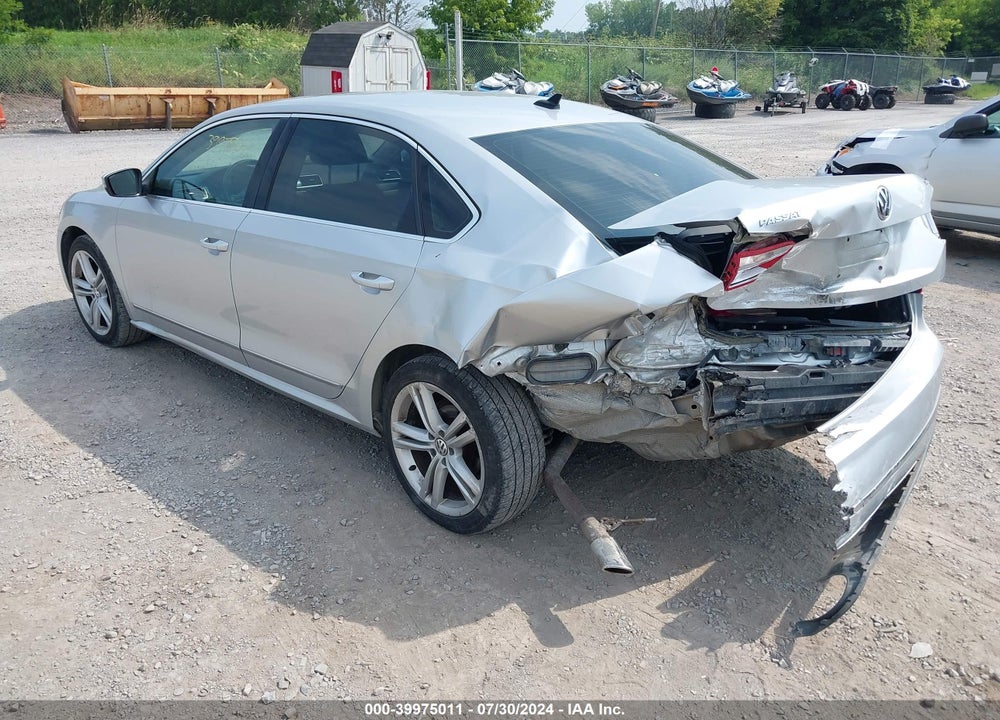 2015 VOLKSWAGEN PASSAT VIN: 1VWCV7A30FC012329
