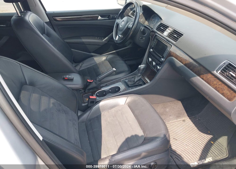 2015 VOLKSWAGEN PASSAT VIN: 1VWCV7A30FC012329