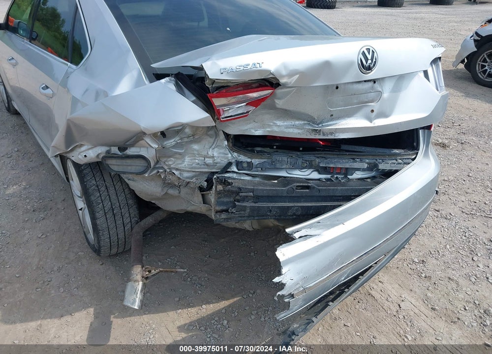 2015 VOLKSWAGEN PASSAT VIN: 1VWCV7A30FC012329