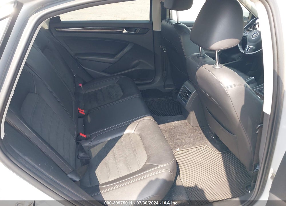 2015 VOLKSWAGEN PASSAT VIN: 1VWCV7A30FC012329