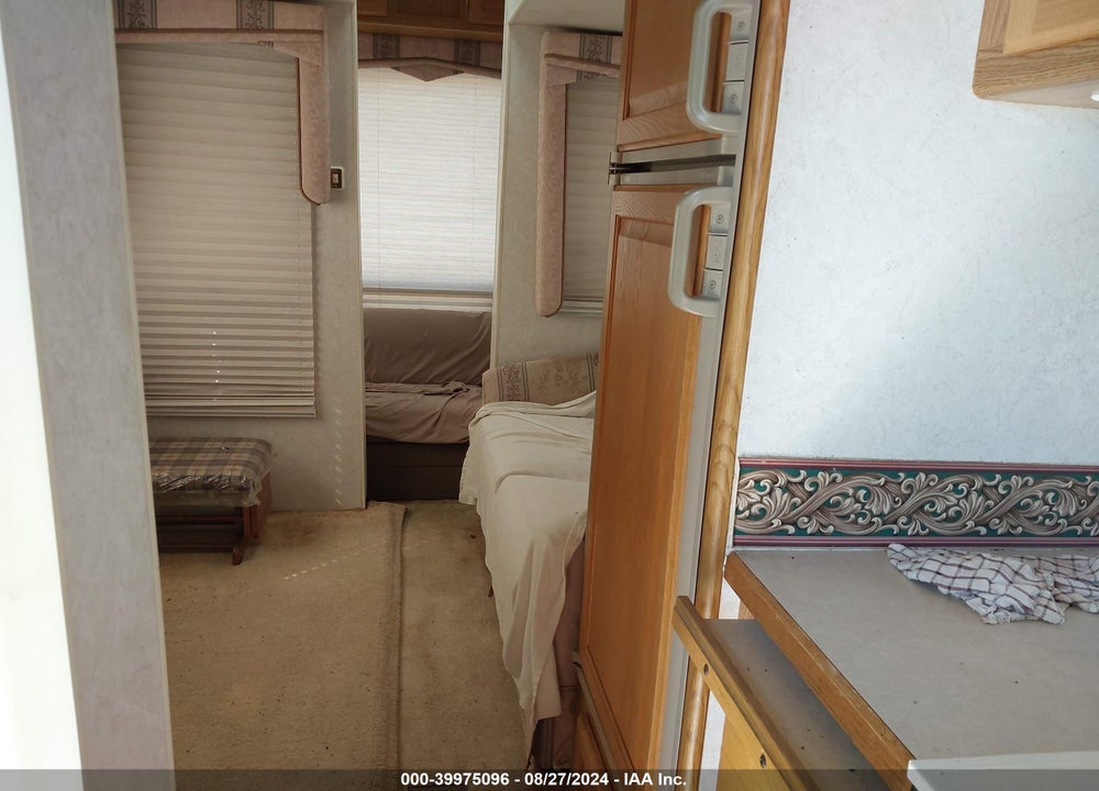 2000 HITCHHIKER 5TH WHEEL VIN: 1C932JP07YA009118