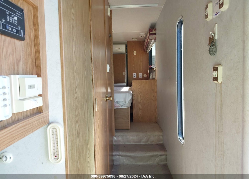 2000 HITCHHIKER 5TH WHEEL VIN: 1C932JP07YA009118