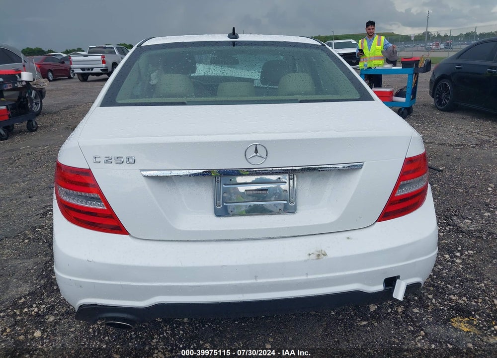 2014 MERCEDES-BENZ C 250 LUXURY/SPORT VIN: WDDGF4HB8EA964315