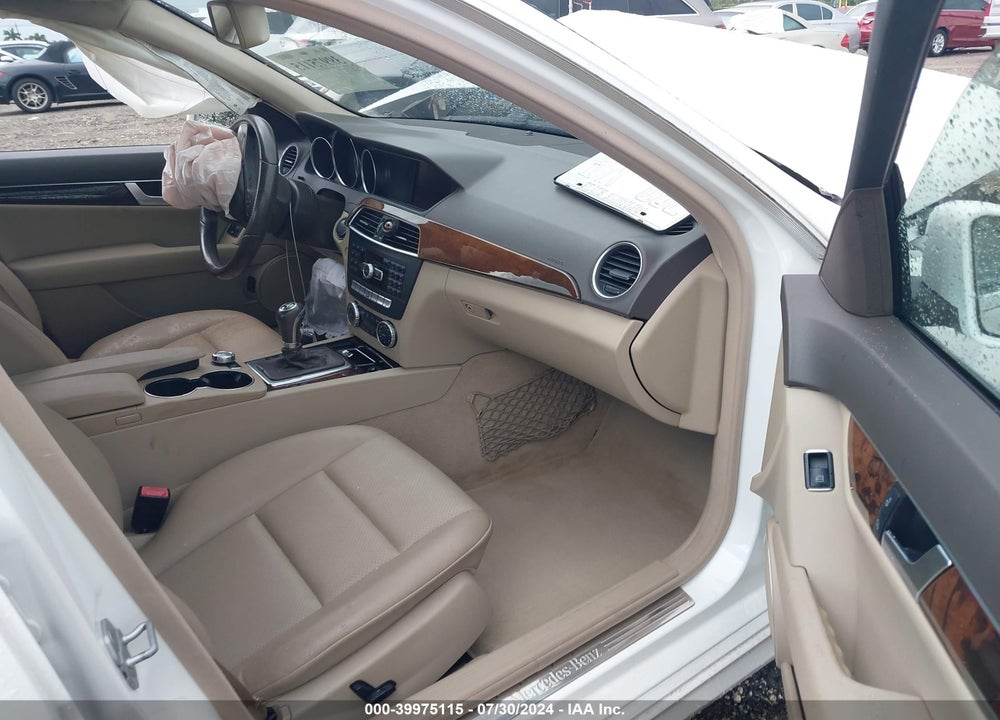 2014 MERCEDES-BENZ C 250 LUXURY/SPORT VIN: WDDGF4HB8EA964315