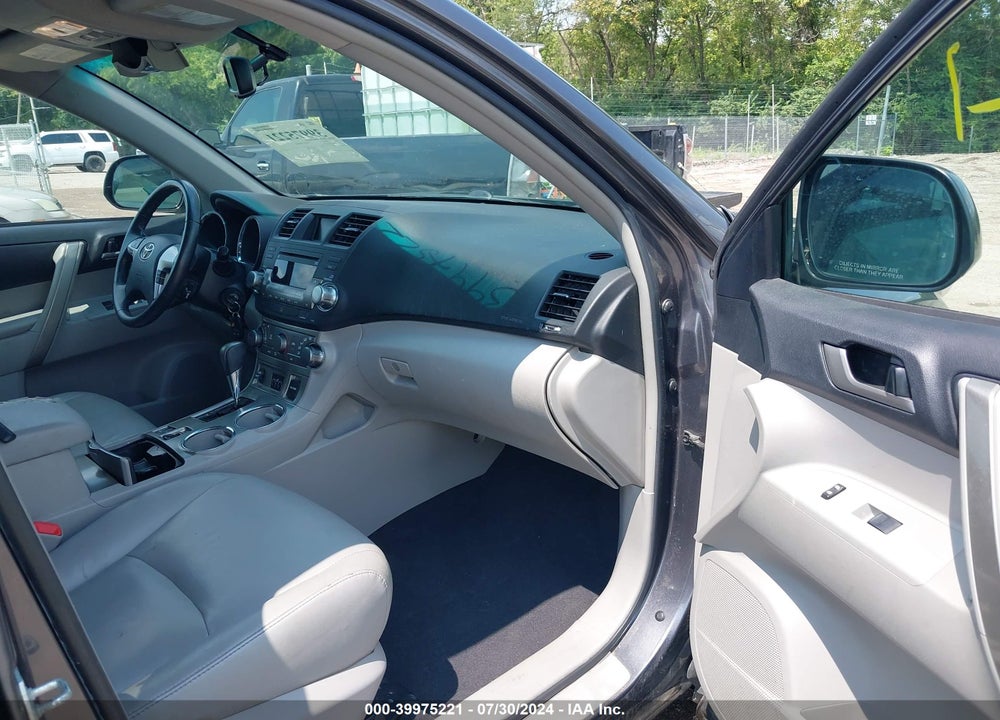 2012 TOYOTA HIGHLANDER SE V6 VIN: 5TDBK3EH2CS150860